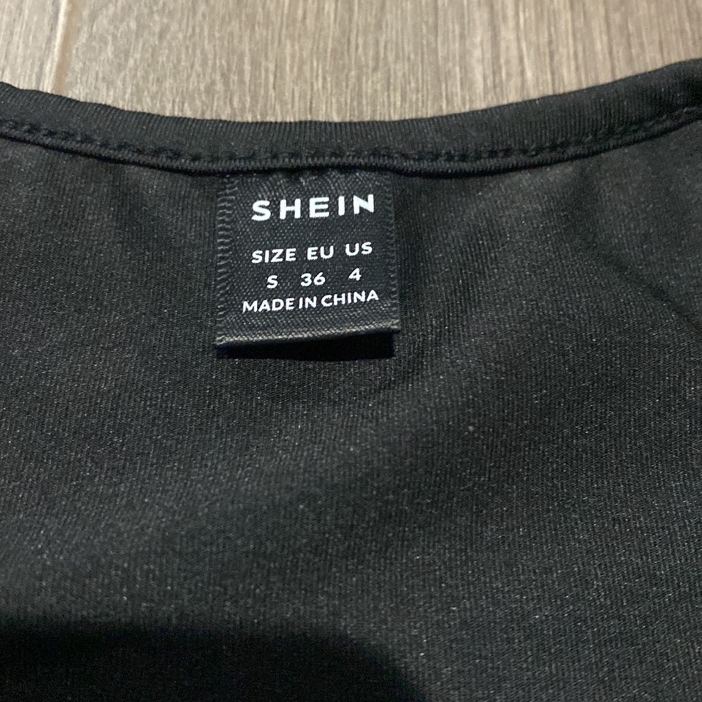 Shein. Black fitted crop top. - Picture 4 of 6